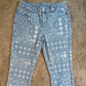 Chicos Capri Stretch Girlfriend Slim Leg Pant